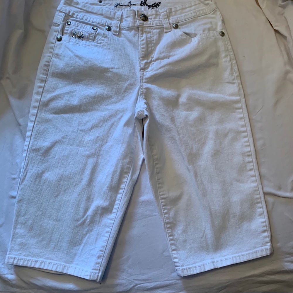 Style & Co Premium Jeans White Embellished Rhinestone Bermuda Jeans – Size 8 - Picture 4 of 6